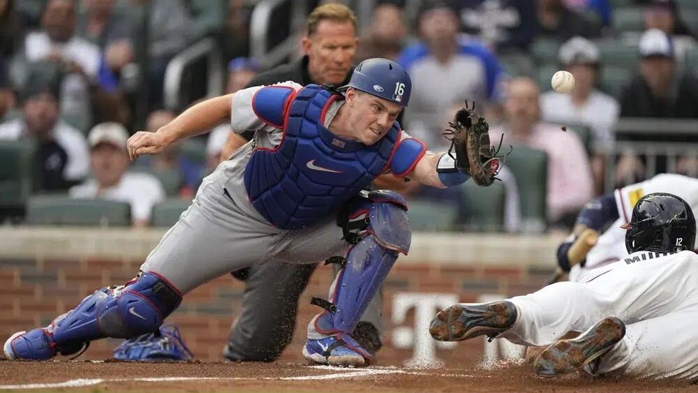 Will Smith attempts to tag out Sean Murphy